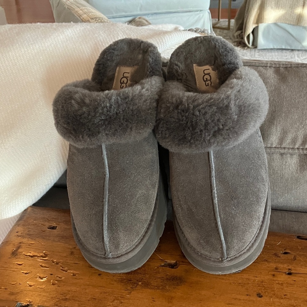 UGG Gray Shearling-Lined Slip-On Clog/Slipper Size 9
